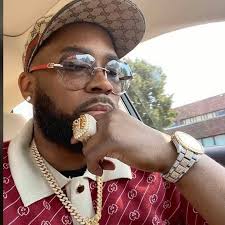 Who are good dog sitters in West Memphis?