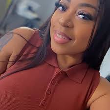 Ella Gamble's Instagram, Twitter & Facebook