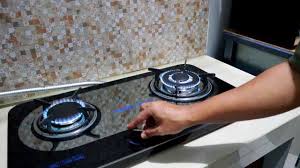 Beragam kompor gas ini hadir dalam pilihan satu tungku hingga lima tungku. Review Kompor Semi Tanam Winn Gas W 888 Tempered Glass Top Youtube
