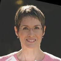 Lisa Hewitt's Instagram, Twitter & Facebook