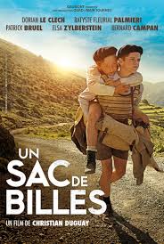 Un sac de billes est riche en scènes très fortes sur le plan émotionnel, si fortes que je me suis aperçue en relisant le roman que je m'en souvenais parfaitement, alors que j'étais très jeune lors de ma première lecture. Un Sac De Billes Ascot Elite