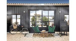 Art deco was the first architecture and interior design movement to develop globally, during the 1920s. Sur L Ile De Re Visite D Une Maison Authentique Et Moderne