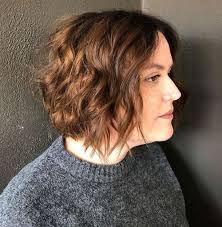 Rounded face short haircuts are really trending, curly short hairdos looks so cute with round face shape. 40 Short Hairstyles For Round Faces And Double Chins Babydoll Couture Glam