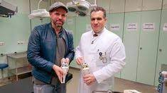 Doc Esser Mit Dem Direktor Der Klinik Fur Orthopadie Und Unfallchirurgie Der Uniklinik Essen Dr Marcus Jager Bildquelle Wdr Solis Schmerz Gesundheit Videos