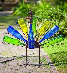 Für den mützenrand ein stück strumpf drüberwickeln und anlegen, den strumpf am. Leere Weinflaschen Im Garten Wieder Verwenden 25 Clevere Ideen Hof Kunst Abfall Kunst Metallskulptur