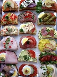 Vyzkoušejte čerstvé obložené chlebíčky a bagety s vybranými surovinami nejvyšší jakosti. 200 Oblozene Chlebicky Ideas Food Recipes Czech Recipes