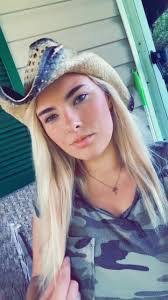 Samantha Warden's Instagram, Twitter & Facebook