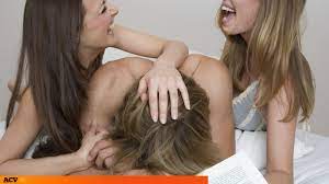 Vivo con dos mujeres y quiero más: pasé de ser un loser a ser un playboy
