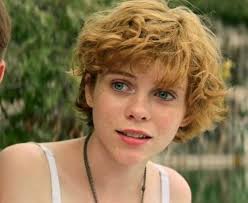 Sophia Lillis Image In 2020 Short Hair Styles Aesthetic Hair Curly Hair Styles
