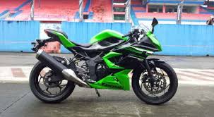 Ketiga desain stripingnya sama hanya berbeda warna nya saja. Kawasaki Ninja Rr Mono Cetak Massal Di Indonesia Okezone Otomotif