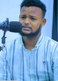 Hanad Ali. "Aniga hal dhib baa qabaa oo aan iska jari waayey oo ah hadii ay  Gabari igu dhahdo xayaati ama xabiibi wixii aan markaa hayo oo lacag ah  waan u diraa