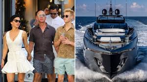 On the personal front, jeff previously was in the news for his split with his wife mackenzie bezos, who were married for 27. Jeff Bezos Billionaire Lifestyle Girlfriend Houses Cars Youtube