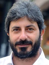 Si parla anche di 100 mila euro. Biografia Di Roberto Fico