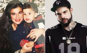 Quién es la mamá del hijo mayor de Pepe Aguilar?