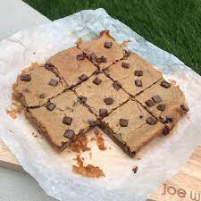 Joe Wicks On Instagram Don T Miss Out On These Home Made Peanut Butter Choc Chip Blondies Peanut Butter Blondies Recipe Peanut Butter Blondies Recipe