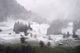 Grundsätzlich schneit es dabei im südosten und auf den bergen zuerst. In Den Bergen Fallt Der Erste Schnee Nzz