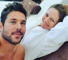 Jorge Corrula partilha fotografia amorosa com filha recém-nascida