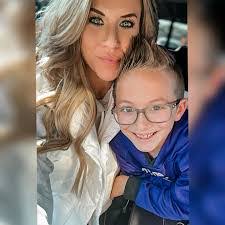 Lee Cassell's Instagram, Twitter & Facebook