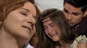 Carmen llama a Claudia y a Luis para recordarles lo mucho que los ama y da  su último aliento frente a sus hijos 😢, #PorEllaSoyEva lunes a viernes  1:30 pm por #LasEstrellas