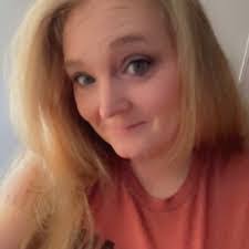 Lisa Hunsberger's Instagram, Twitter & Facebook