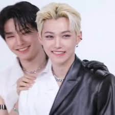 Felix mordiéndose los labios wtf @#+!/ me gustas @jypestraykids #straykids  #stay #felix #lovestay