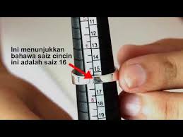 Sejak sekarang anda tidak perlu kuatir karena inilah cara mengukur jari untuk cincin tanpa alat ; Cara Mengukur Saiz Cincin Anda Youtube