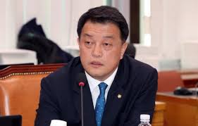 해운대지역에서 24년간 사업과 생활을 해오고 있어서 해운대을(반송, 반여, 재송동) 지역 현안에 밝은 후보라고 자처하고 있다. ìœ¤ì¤€í˜¸ ì§€ë§Œì›ì€ ì •ì‹ ì´ìƒìž ìˆ˜ê°í•´ì•¼ ì£¼ìž¥í–ˆë‹¤ê°€ ì² íšŒ ë‰´ìŠ¤ ë™ì•„ë‹·ì»´