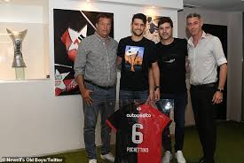 Cuenta oficial de newell's old boys ⚫️ www.newellsoldboys.com.ar. Mauricio Pochettino Seen For First Time Since Sacking As He Visits His First Side Newell S Old Boys Daily Mail Online