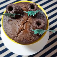 Schokolade und butter über dem wasserbad schmelzen. Dino Schoko Kuchen Mit Vulkanausbruch Lilli Luke