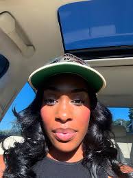 Sorry I couldn't fit under your tree🎁🖤