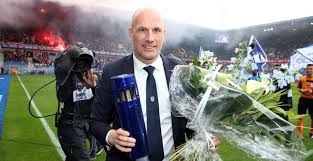 De rode duivels trainden donderdag nog een laatste keer op belgische roemeense kampioen rondt komst van belgische middenvelder af. Sensatie In Belgie Trainer Van Kampioen Genk Stapt Over Naar Club Brugge Voetbalprimeur Nl