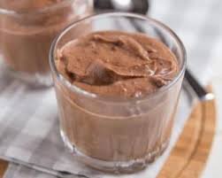 Recette De Mousse Legere Au Kinder Maxi Recette Moins De 100 Calories Recette Recette Mousse Au Chocolat
