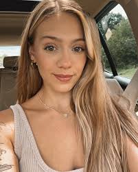 Savannah Mitchell's Instagram, Twitter & Facebook