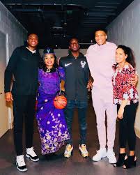Kaufen sie neue milwaukee bucks bekleidung und ausrüstung bei fanatics international. Instagram Post By Vero Charles Adetokunbo Apr 20 2019 At 5 48am Utc