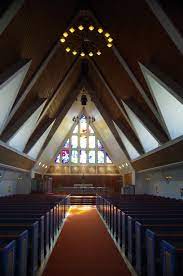 Die protestantische kirche von hammerfest wurde vom osloer architekten hans magnus erbaut, welcher unter anderem auch die nördlichste kirche der welt auf spitzbergen entworfen hat. Datei No Hammerfest Ev Kirche Altar Jpg Reisefuhrer Auf Wikivoyage