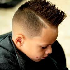 Welche trendfrisur tragen wir im neuen jahr? Kurz Frisuren Jungs 2021 Jungs Frisuren Jungs Haarschnitte Kinder Haarschnitt Jungs