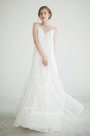 How To Find The Perfect Maternity Wedding Dress 10 Tips For Pregnant Brides Pregnant Bride Pregnant Wedding Dress Pregnant Wedding