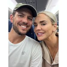 Marina Lyon and Robert Burns' Wedding Website