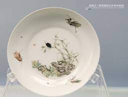 清雍正景德镇窑五彩草虫图盘上海博物馆藏the qing dynasty yongzheng period 1722 1735 dish with wucai deisng of grass and insects jingdezhen w pottery glazes pottery qing dynasty