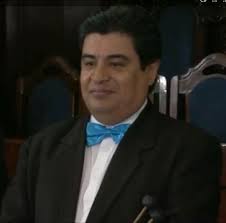 PersonajePatzunero Byron Eduardo Santizo Santizo, Nació en el municipio de  Patzún, Chimaltenango, el 25 de Septiembre de 1966. Sus inquietudes  musicales surgen a la edad de 4 años, cuando su padre le