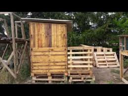 Fabriquer un fauteuil adirondack avec du bois de palette réaliser un salon. Fabriquer Une Cabane Avec Des Palettes Youtube