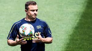 Die schweiz agierte feldüberlegen, entwickelte in der folge jedoch zu wenig torgefahr. Schweizer Nationalspieler Shaqiri Verteidigt Sich Und Kanzelt Journalisten Ab Unnotig Und Dumm Sportbuzzer De
