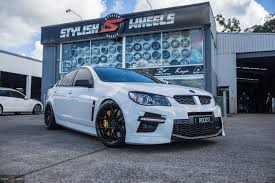 The gts features the hsv superflow performance rear spoiler finished in body colour with pitch black accenting. Holden Hsv Commodore Vf Gts White Envizio Efs4 Wheel Front
