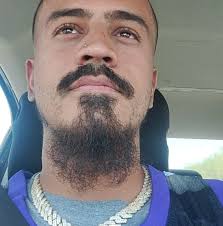 Y'all be really pressed if people don't have a mic huh😂😭