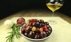 F or many years, white adipose tissue (wat) has been known as an energy reserve and thermal insulator. Scharfe Schwarze Oliven Olive Lucarelli