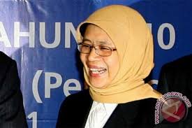 Lenny Sugihat Diberhentikan dari Jabatan Dirut Bulog