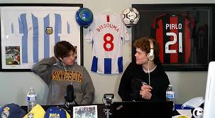 Larson and Brown kick off Class