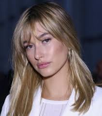 Frange Longue Frange Effilee Frange Rideau Les Meilleures Idees A Piquer Aux Stars Frange Effilee Coiffure Frange Longue Frange Mais comment trouver le bon modele ? frange longue frange effilee frange