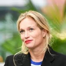 Alexis Bloom's Instagram, Twitter & Facebook