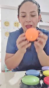 Autismo y baja visión , En el caso de mi peque, los pictogramas no son una  opción por su baja visión y aunque sean super grandes, para la familia  sería muy incómodo andar cargando hojas por todas ...